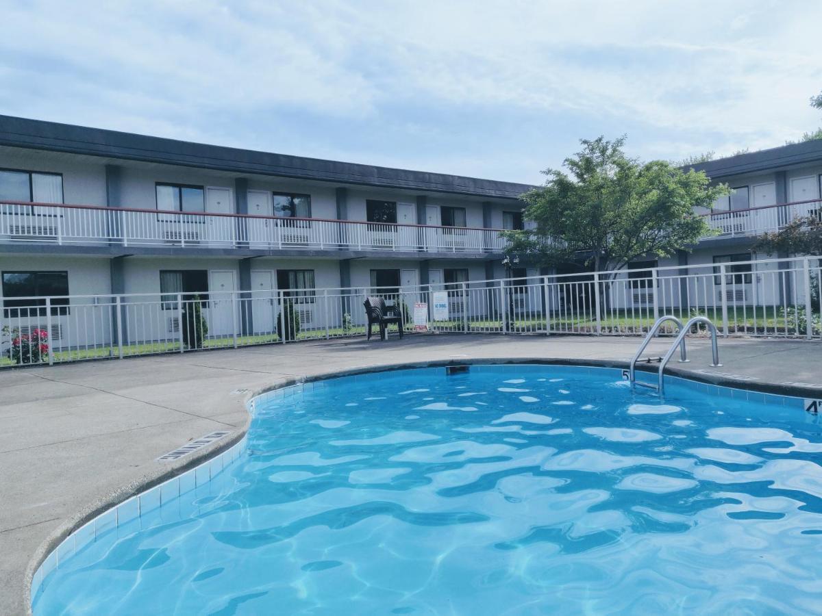Sprucewood Inn Elyria Bagian luar foto