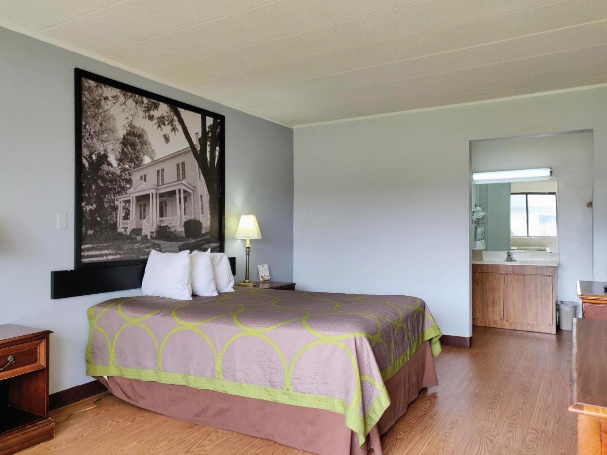 Sprucewood Inn Elyria Bagian luar foto