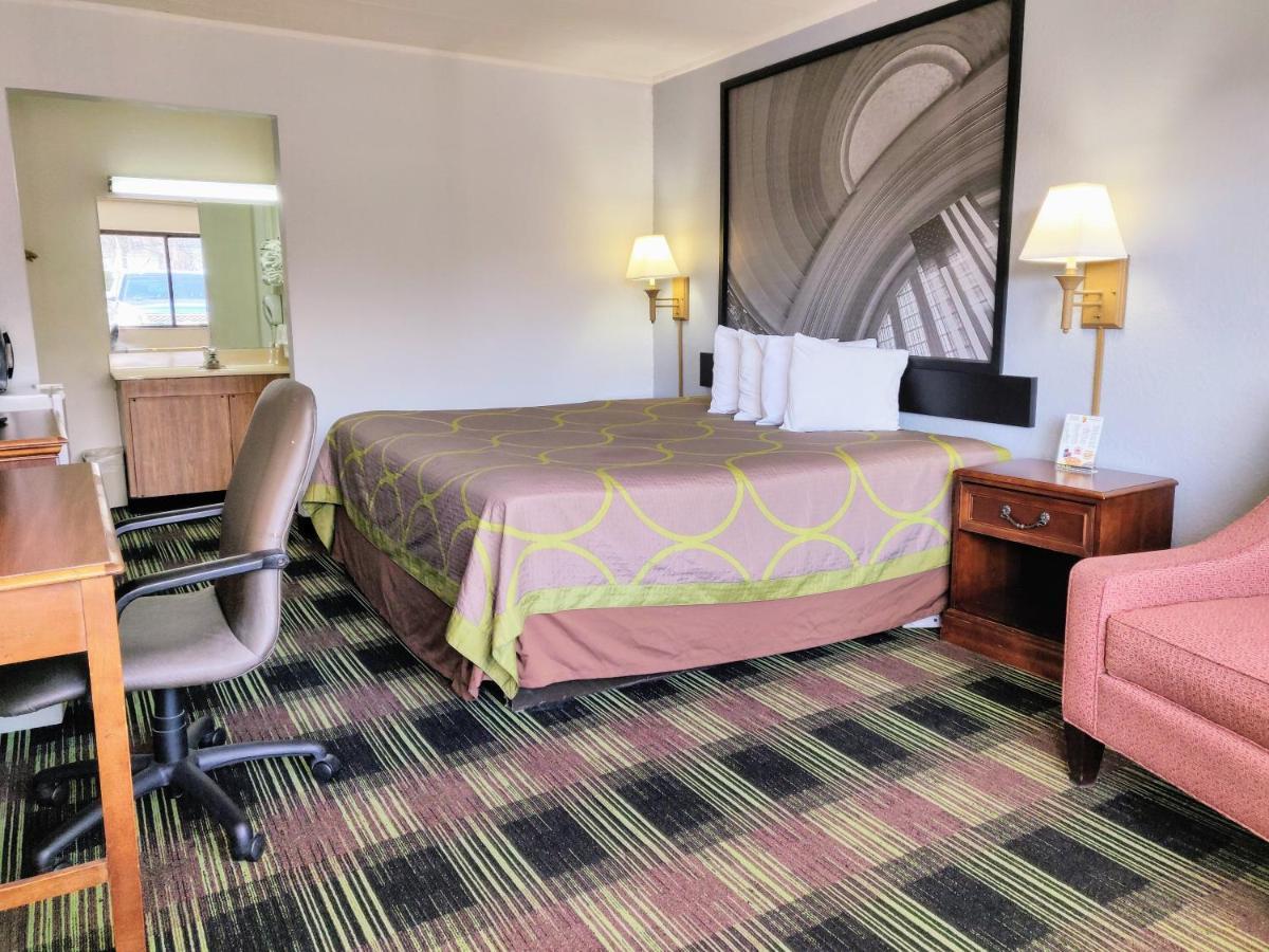 Sprucewood Inn Elyria Bagian luar foto