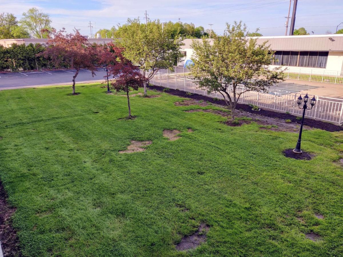 Sprucewood Inn Elyria Bagian luar foto