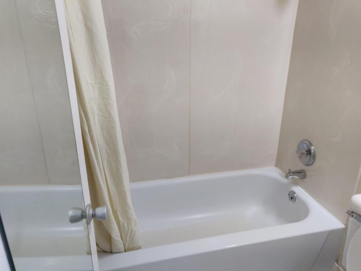 Sprucewood Inn Elyria Bagian luar foto